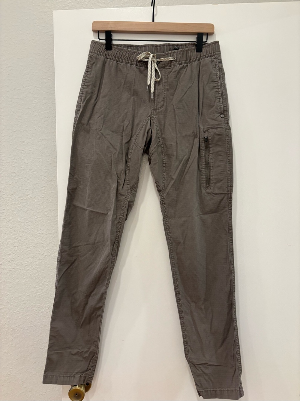 Vuori women's Ripstop Pant zipper pocket drawstring elastic waist fitted pant M